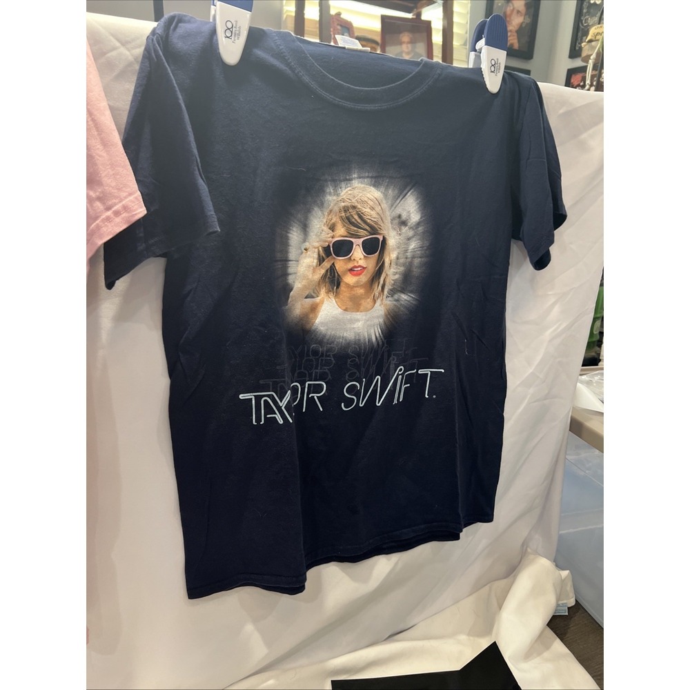 Taylor Swift 1989 World Tour Tshirt Concert Band Tee Size‎ L collector rare 50